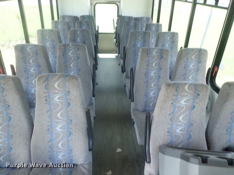 image for item DI4523 2011 Ford E450 Super Duty  shuttle bus