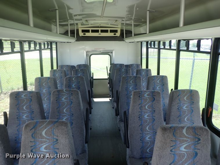 image for item DI4523 2011 Ford E450 Super Duty  shuttle bus