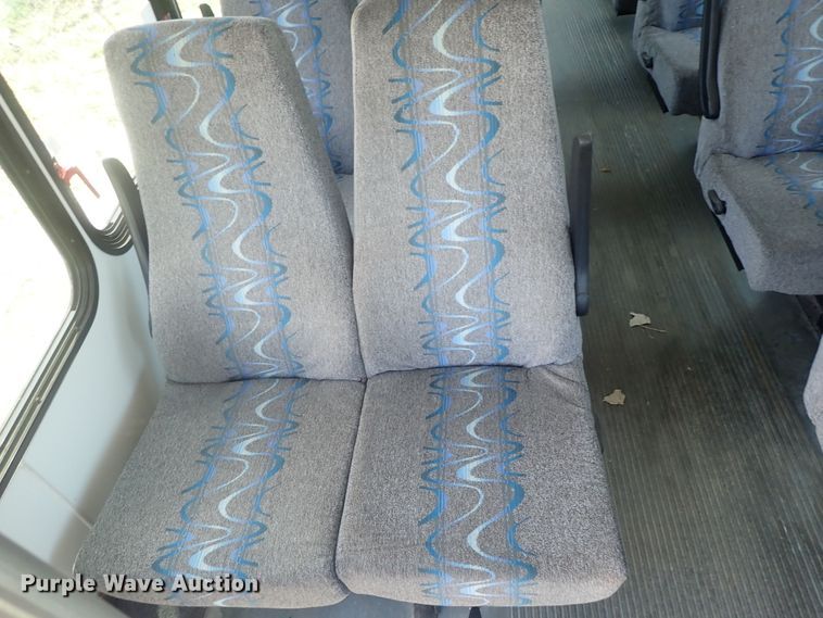 image for item DI4523 2011 Ford E450 Super Duty  shuttle bus