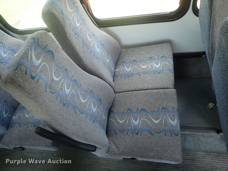 image for item DI4523 2011 Ford E450 Super Duty  shuttle bus