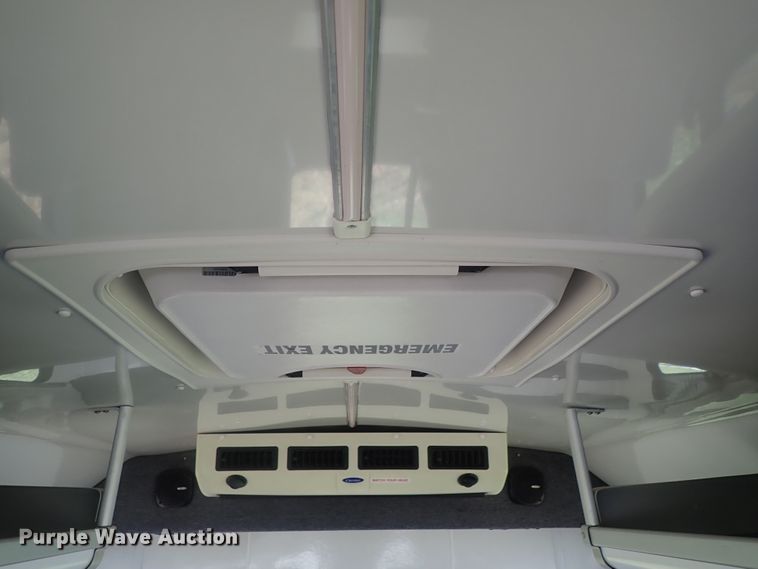 image for item DI4523 2011 Ford E450 Super Duty  shuttle bus