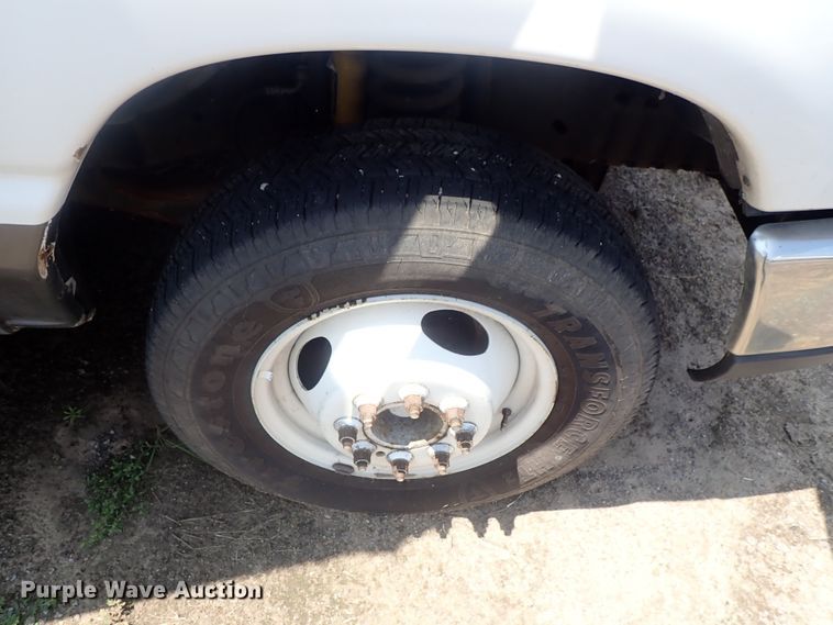 image for item DI4523 2011 Ford E450 Super Duty  shuttle bus