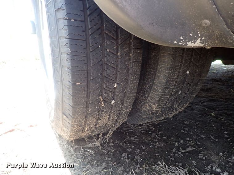 image for item DI4523 2011 Ford E450 Super Duty  shuttle bus