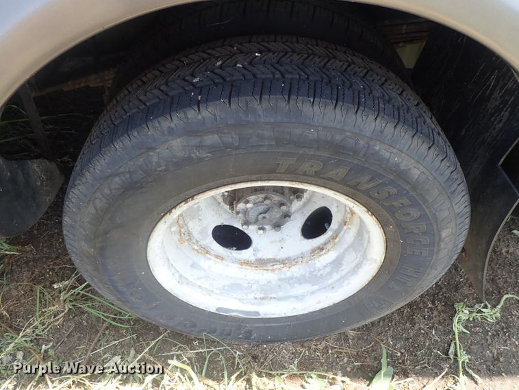 image for item DI4523 2011 Ford E450 Super Duty  shuttle bus