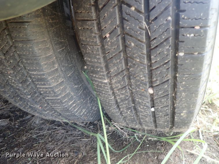 image for item DI4523 2011 Ford E450 Super Duty  shuttle bus