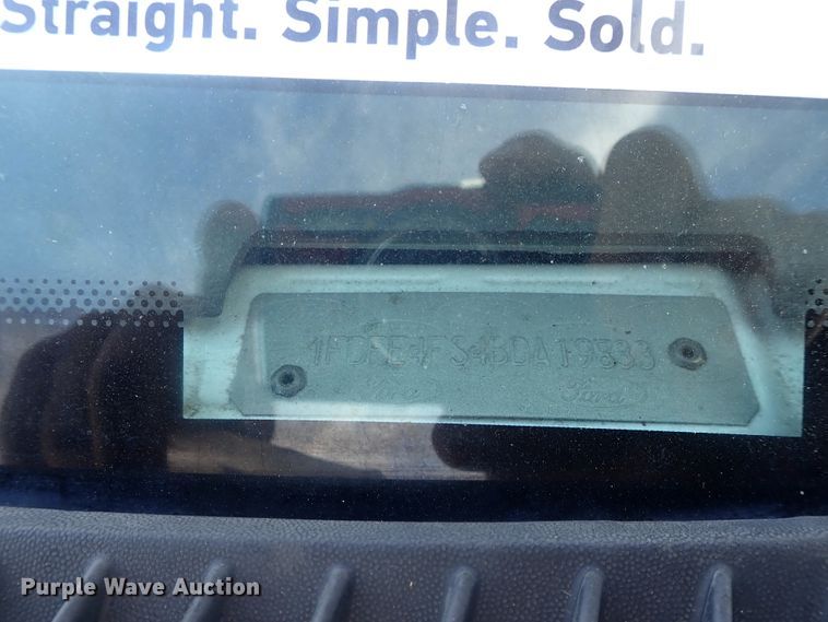 image for item DI4523 2011 Ford E450 Super Duty  shuttle bus