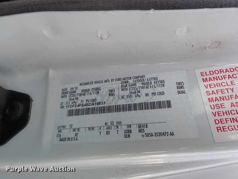 image for item DI4523 2011 Ford E450 Super Duty  shuttle bus