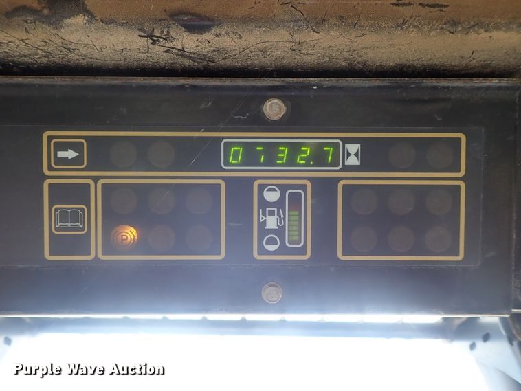 image for item DI4561 1999 New Holland LX665  skid steer loader