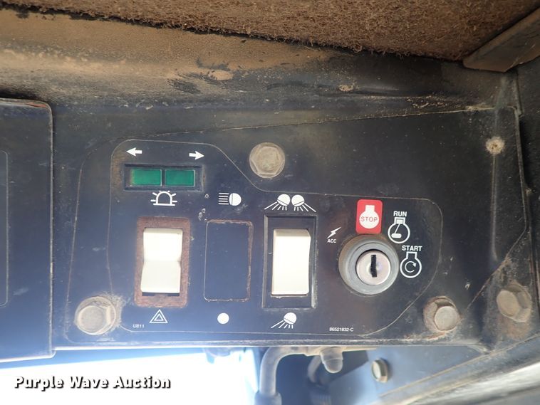 image for item DI4561 1999 New Holland LX665  skid steer loader