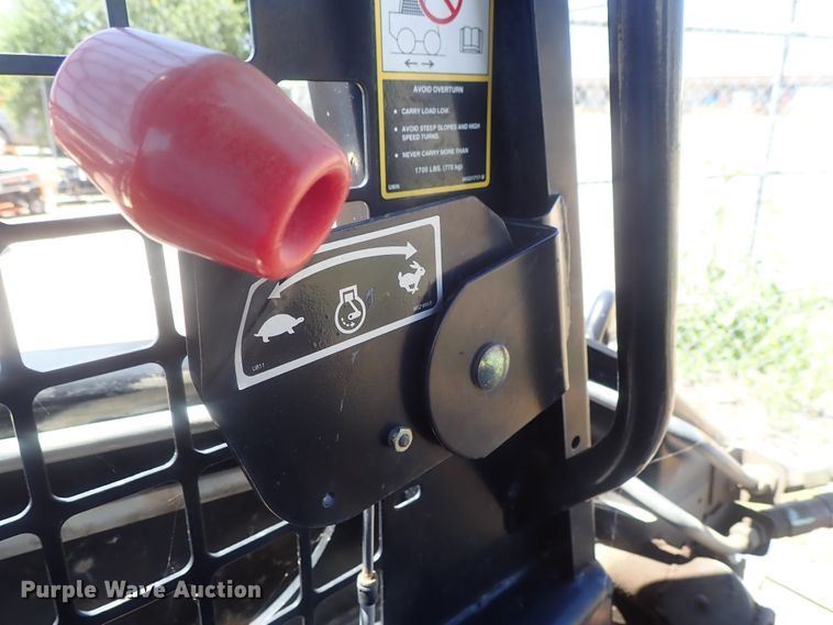 image for item DI4561 1999 New Holland LX665  skid steer loader