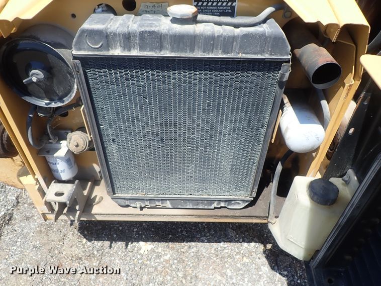 image for item DI4561 1999 New Holland LX665  skid steer loader