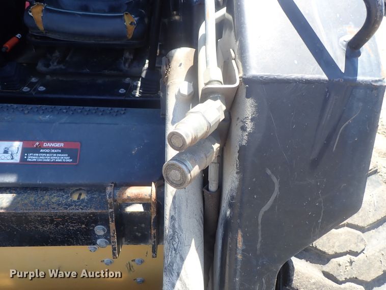 image for item DI4561 1999 New Holland LX665  skid steer loader