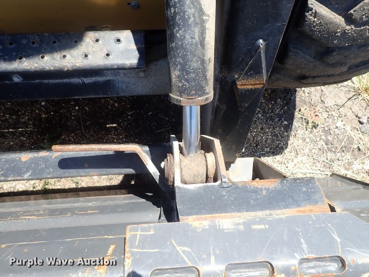 image for item DI4561 1999 New Holland LX665  skid steer loader