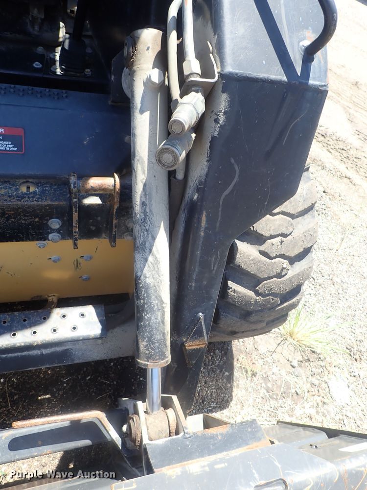 image for item DI4561 1999 New Holland LX665  skid steer loader