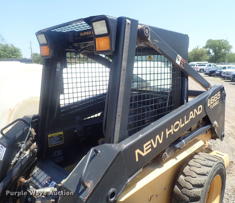 image for item DI4561 1999 New Holland LX665  skid steer loader