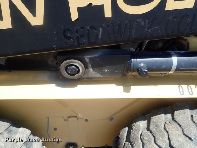 image for item DI4561 1999 New Holland LX665  skid steer loader