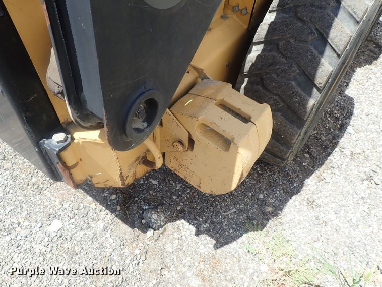 image for item DI4561 1999 New Holland LX665  skid steer loader