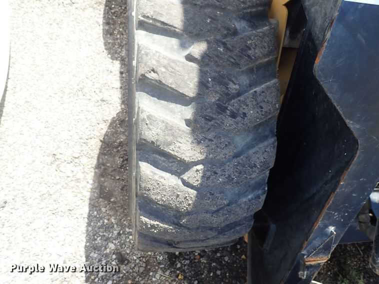 image for item DI4561 1999 New Holland LX665  skid steer loader