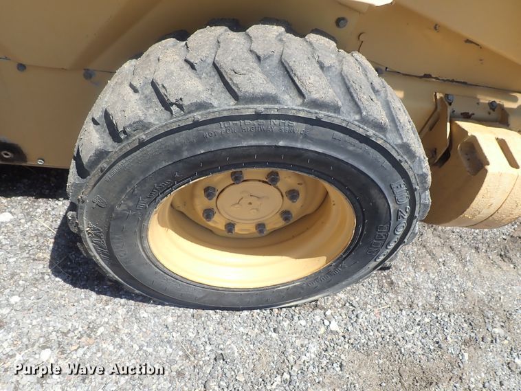 image for item DI4561 1999 New Holland LX665  skid steer loader