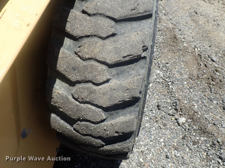 image for item DI4561 1999 New Holland LX665  skid steer loader