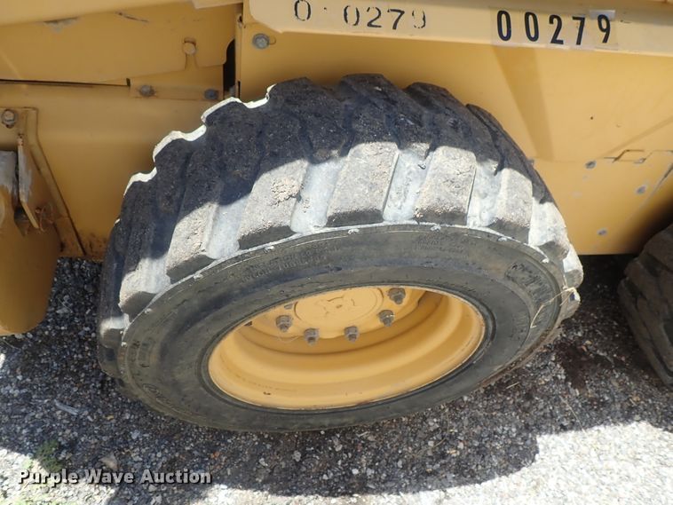 image for item DI4561 1999 New Holland LX665  skid steer loader