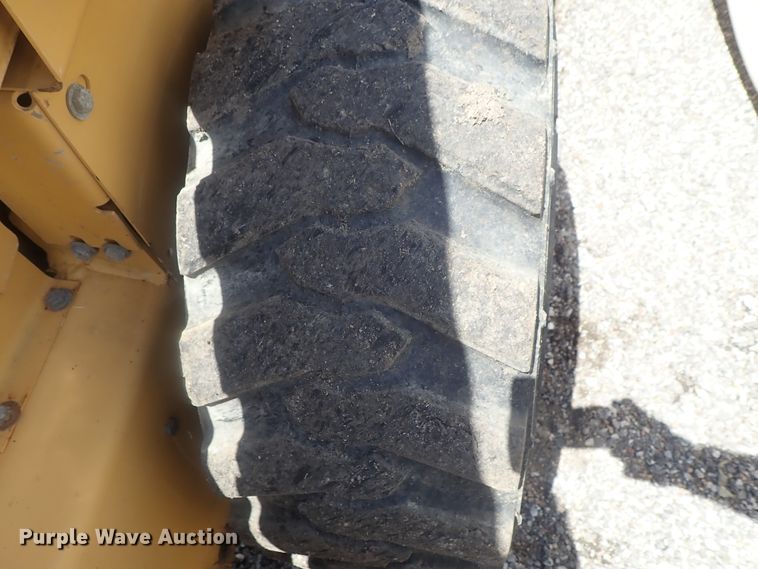 image for item DI4561 1999 New Holland LX665  skid steer loader