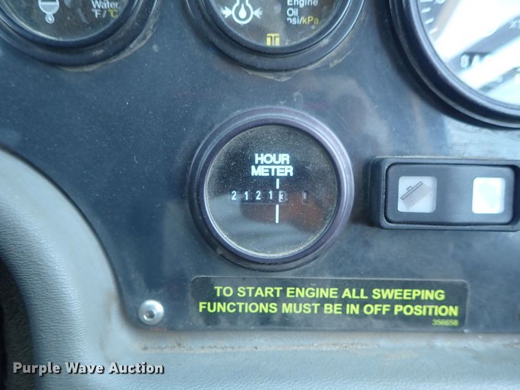 image for item DI4567 2015 Global M3  street sweeper