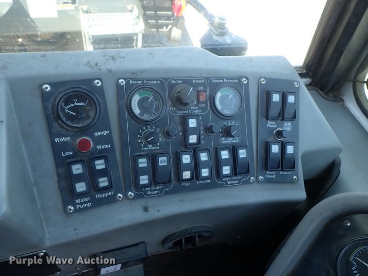 image for item DI4567 2015 Global M3  street sweeper