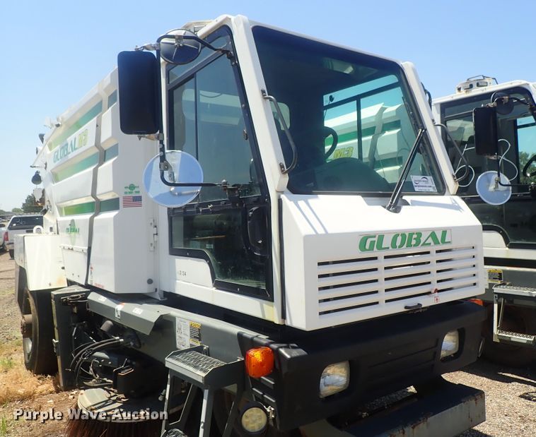image for item DI4567 2015 Global M3  street sweeper