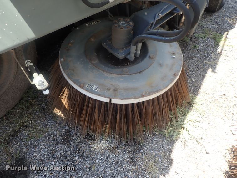 image for item DI4567 2015 Global M3  street sweeper
