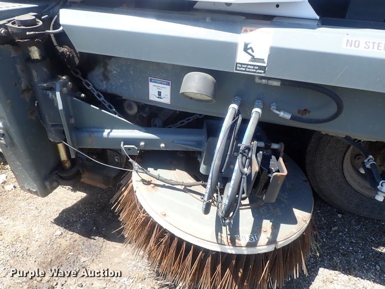 image for item DI4567 2015 Global M3  street sweeper