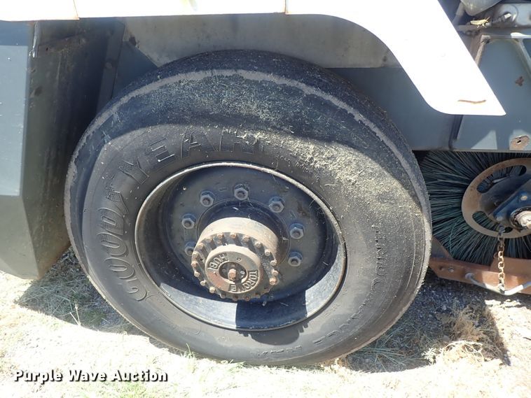 image for item DI4567 2015 Global M3  street sweeper