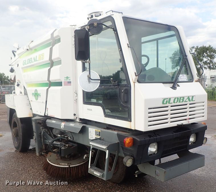 image for item DI4568 2015 Global M3  street sweeper