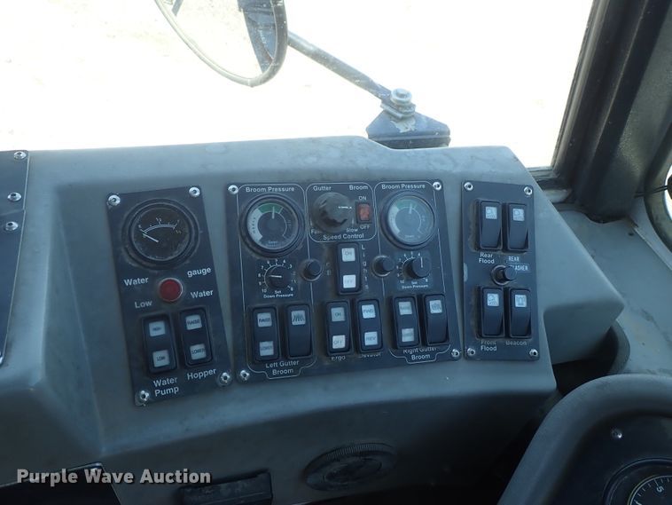 image for item DI4568 2015 Global M3  street sweeper