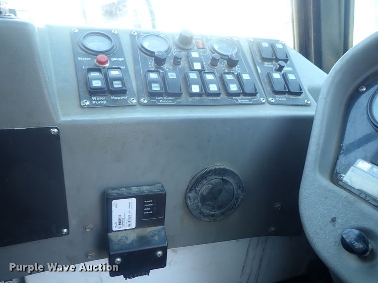 image for item DI4568 2015 Global M3  street sweeper