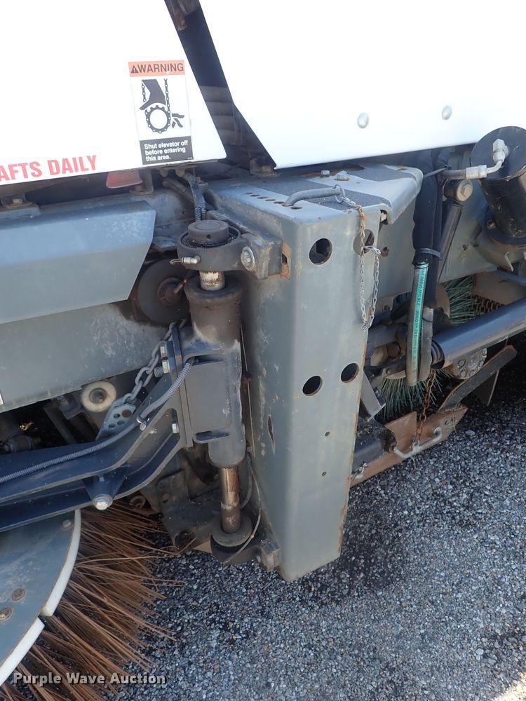 image for item DI4568 2015 Global M3  street sweeper