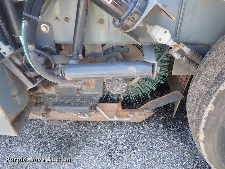 image for item DI4568 2015 Global M3  street sweeper