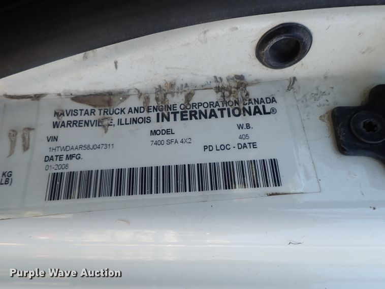 image for item DI4570 2008 International WorkStar 7400SFA  dump truck