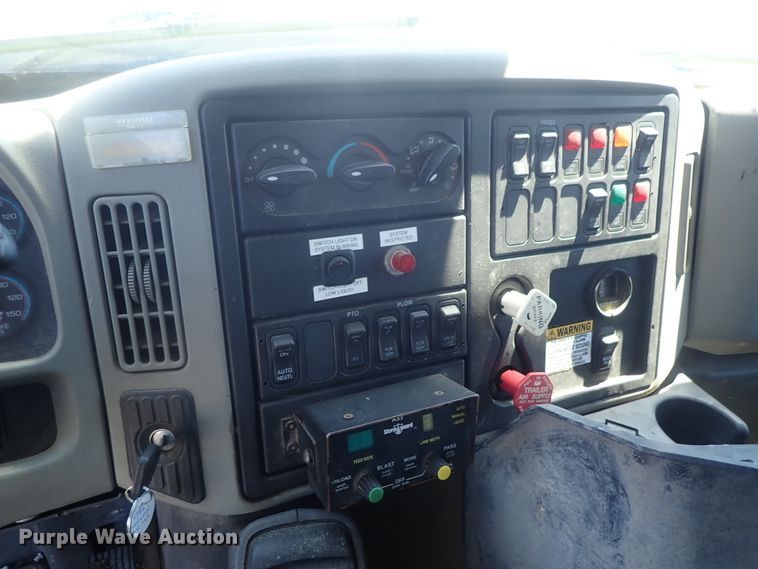 image for item DI4570 2008 International WorkStar 7400SFA  dump truck