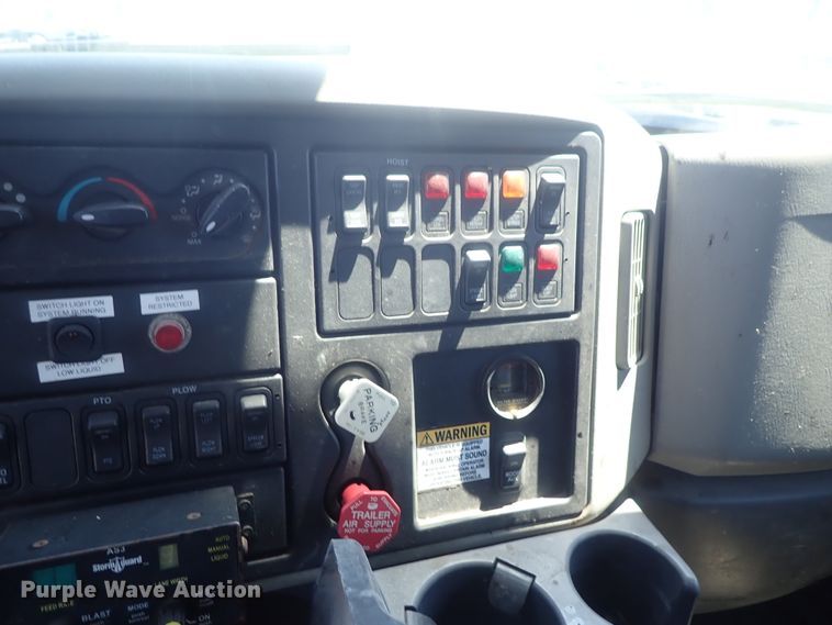 image for item DI4570 2008 International WorkStar 7400SFA  dump truck