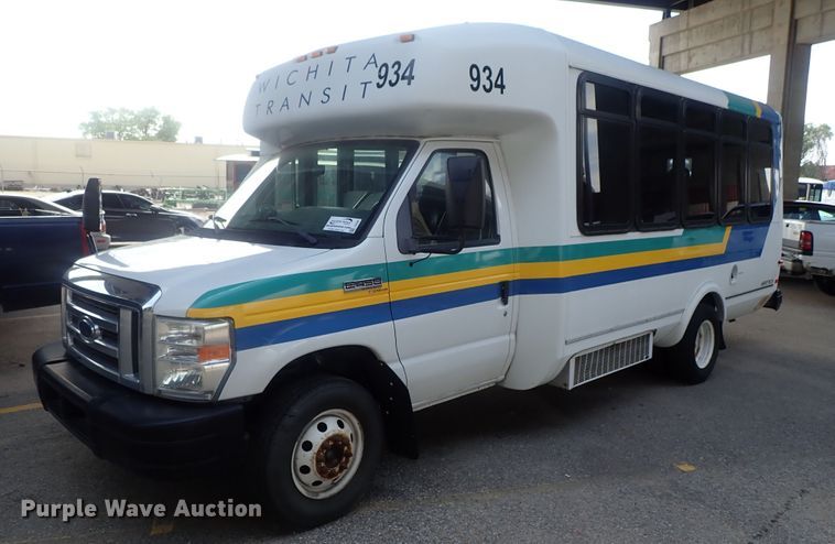 image for item DI4582 2009 Ford E450  shuttle bus
