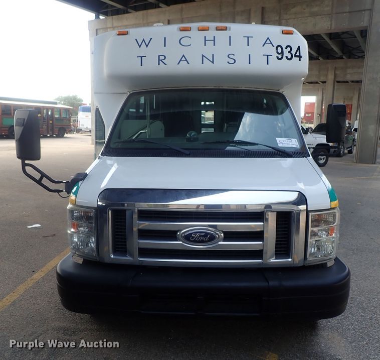 image for item DI4582 2009 Ford E450  shuttle bus