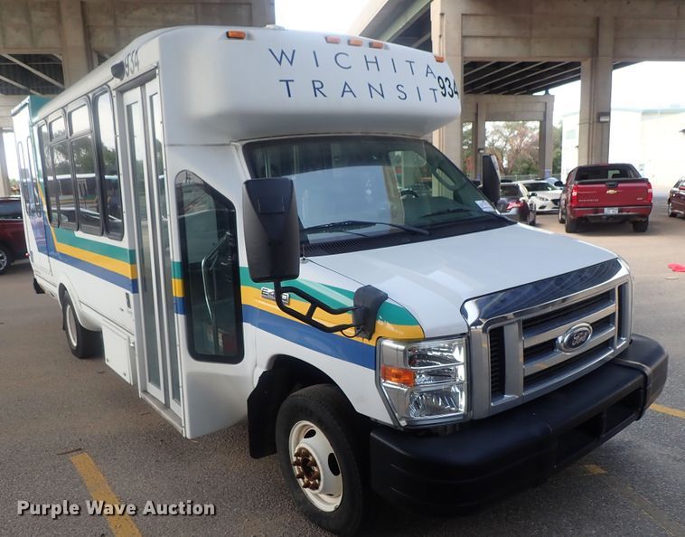 image for item DI4582 2009 Ford E450  shuttle bus