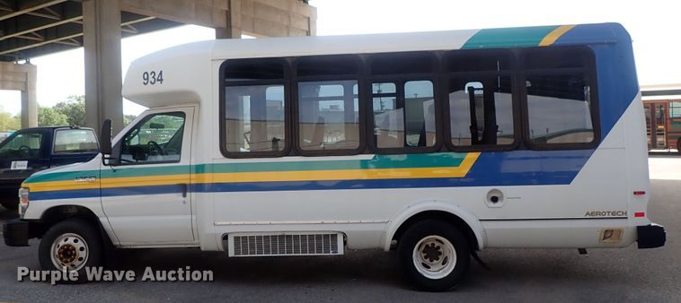 image for item DI4582 2009 Ford E450  shuttle bus