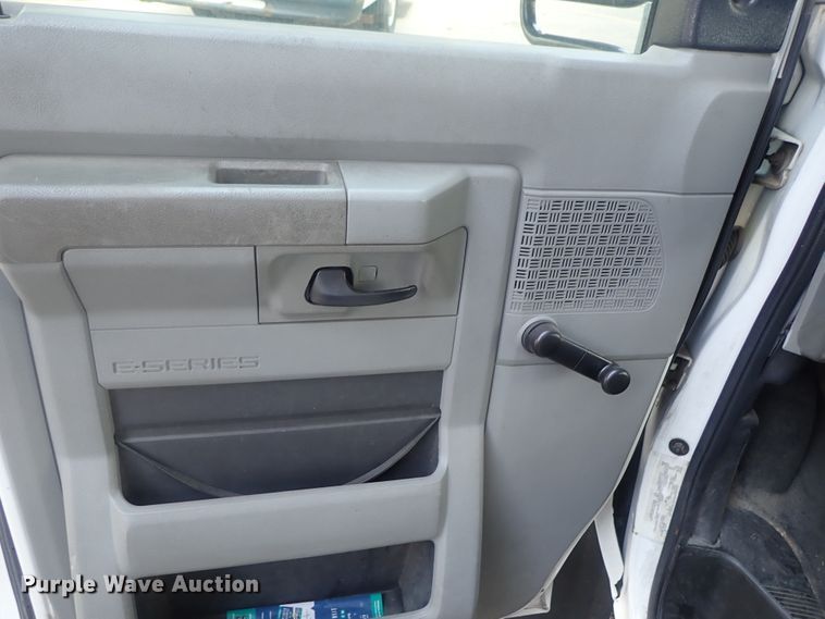 image for item DI4582 2009 Ford E450  shuttle bus