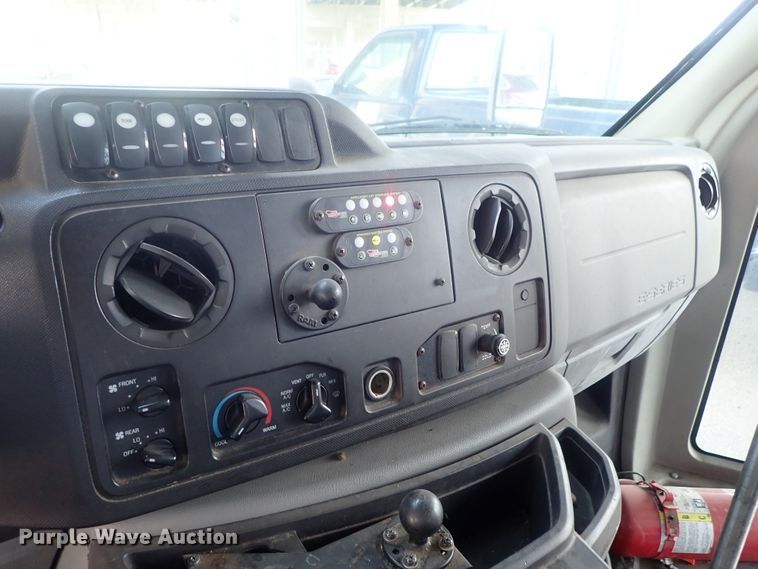 image for item DI4582 2009 Ford E450  shuttle bus