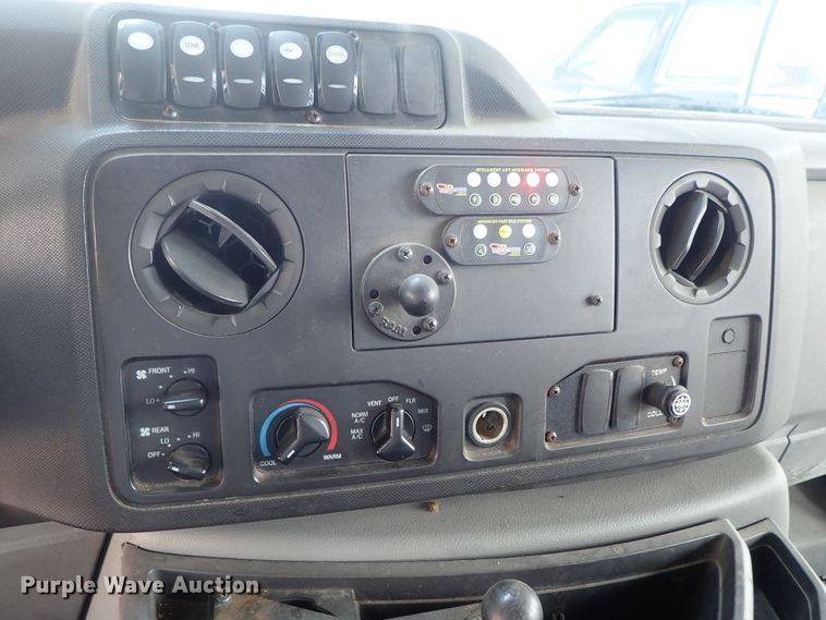 image for item DI4582 2009 Ford E450  shuttle bus