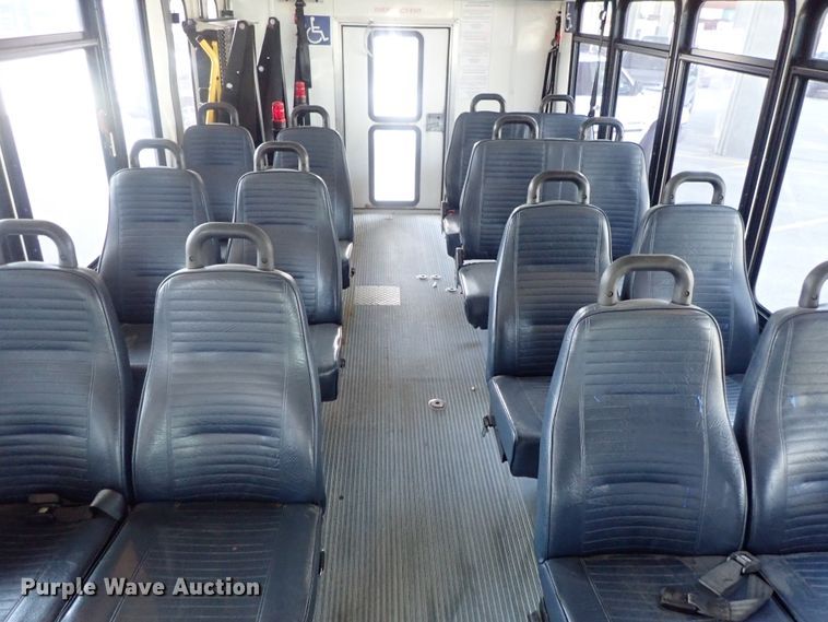 image for item DI4582 2009 Ford E450  shuttle bus