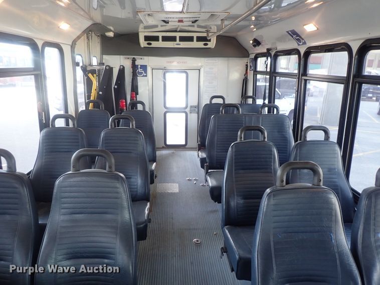 image for item DI4582 2009 Ford E450  shuttle bus