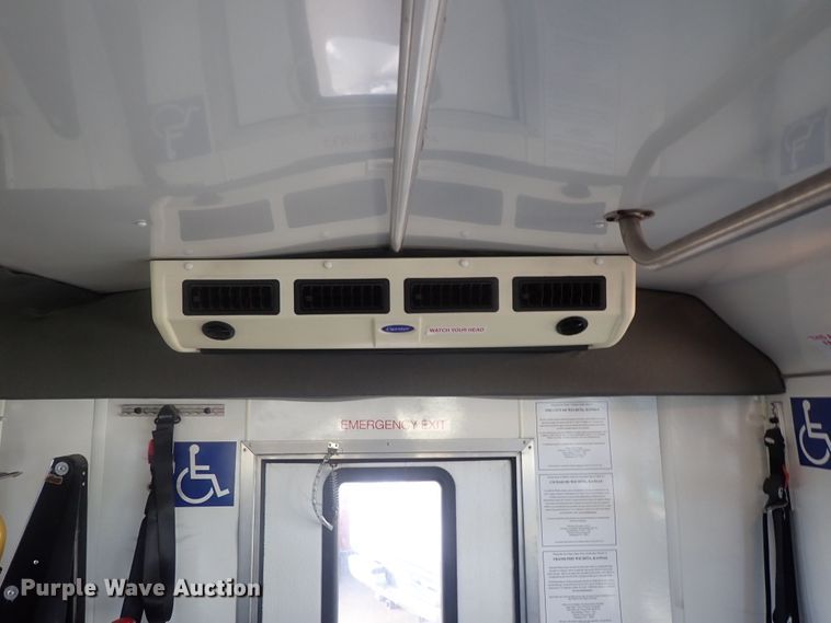 image for item DI4582 2009 Ford E450  shuttle bus
